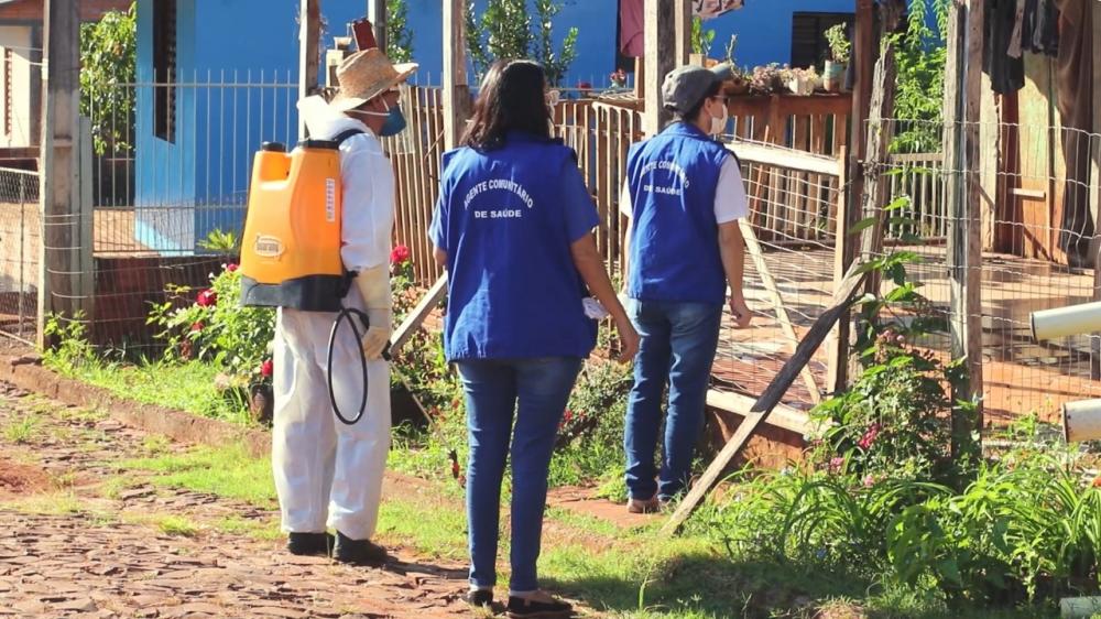 Agentes de saúde no combate a dengue em Tenente Portela (Foto: Prefeitura de Tenente Portela)