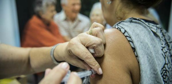 Dose única de vacina garante proteção contra a doença para toda a vida. (Foto: Divulgação/Agência Brasil)