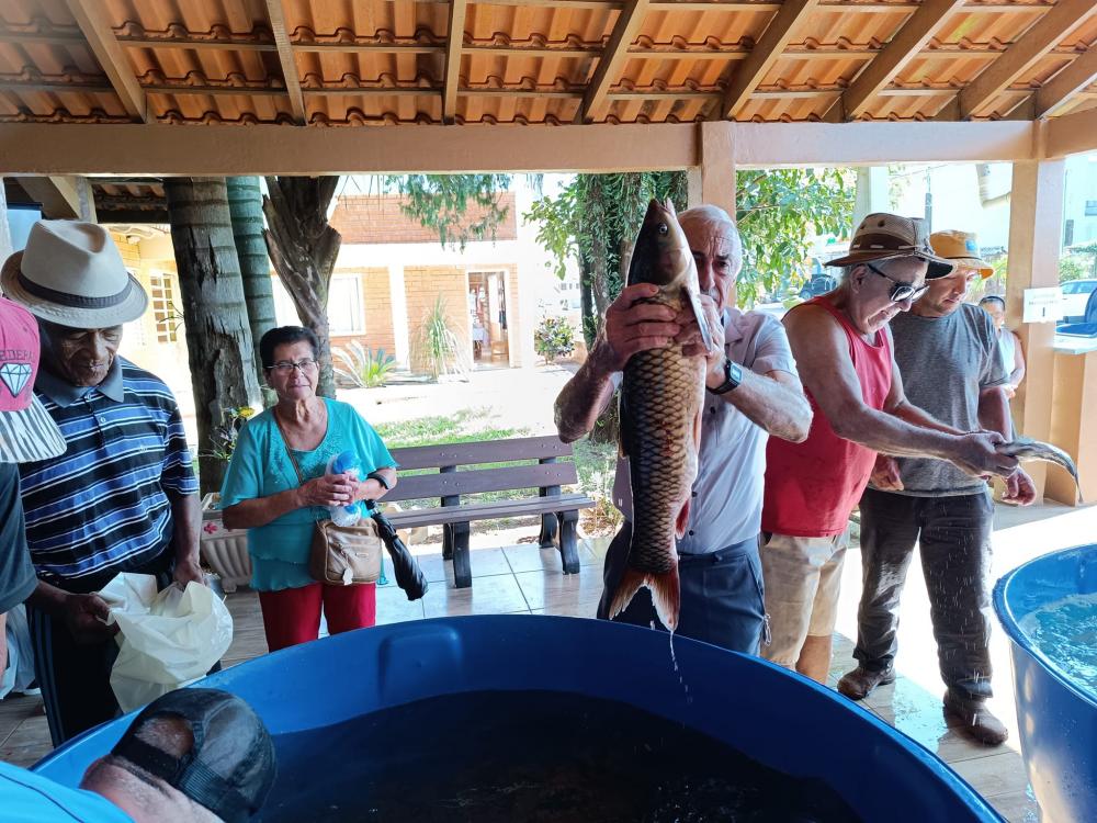 Evento reúne dezenas de pessoas e destaca qualidade dos peixes produzidos no município (Foto: Prefeitura de Vista Gaúcha)