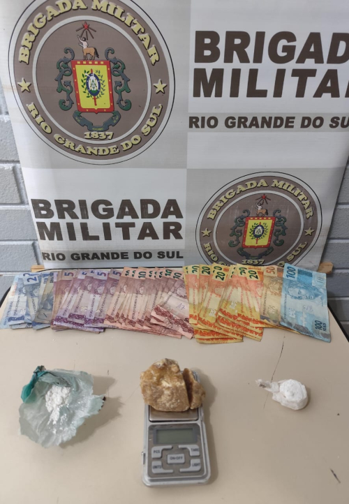 Material apreendido na operação (Foto: Brigada Militar)