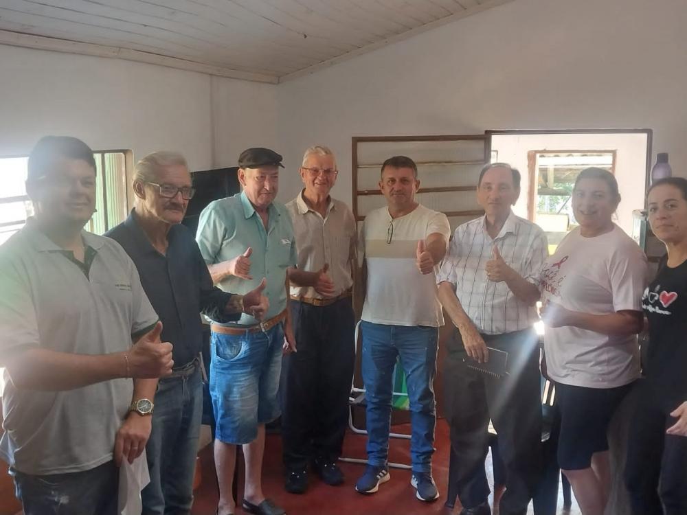 Jorginho foi recebido por lideranças do MDB de Miraguaí (Foto: Divulgação)
