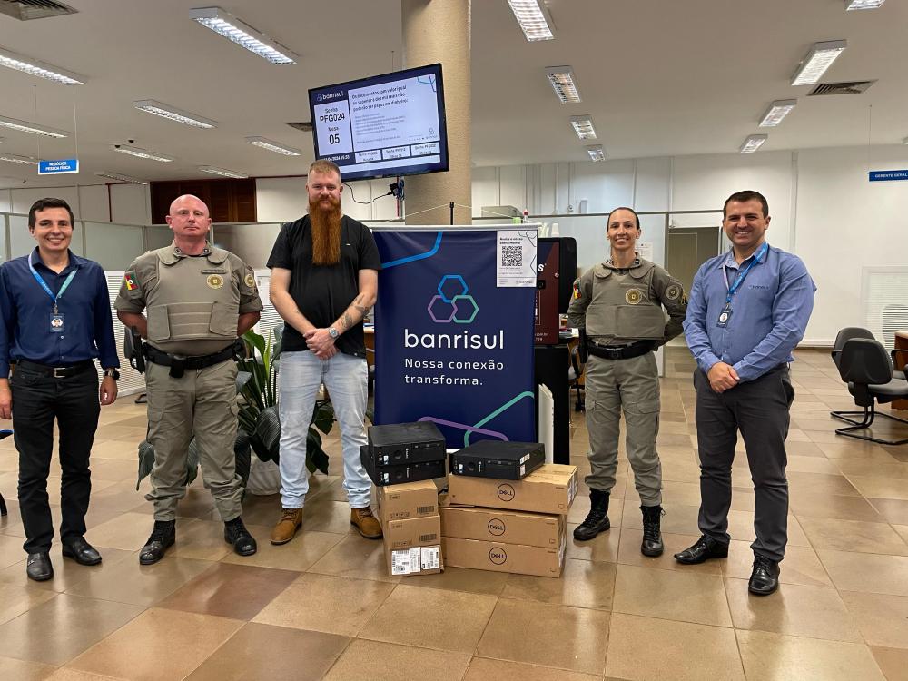 Entrega foi realizada na sede do Banrisul em Tenente Portela (Foto: Divulgação)
