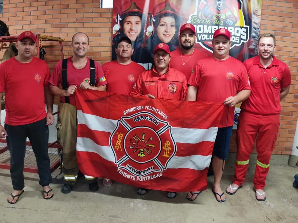 Bombeiros Voluntários de Tenente Portela participando de curso (Foto: Divulgação)
