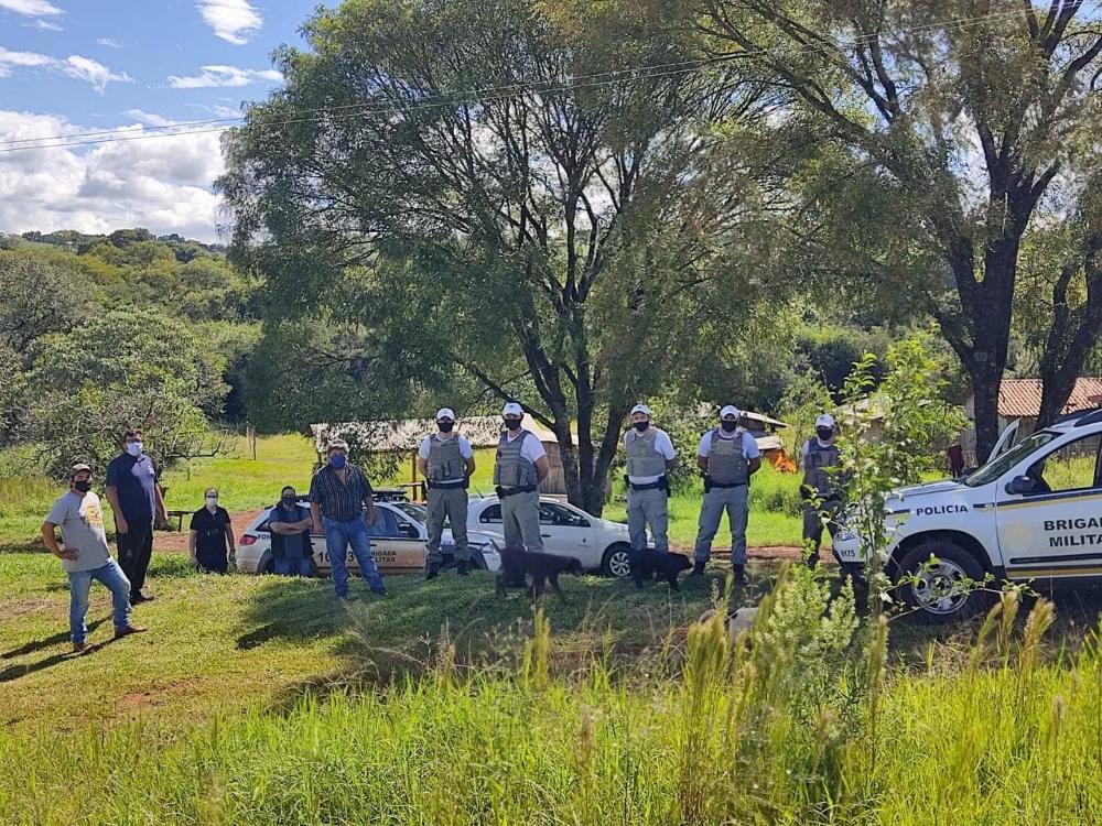 Diversas ações foram realizadas na Terra Indígena do Guarita. Na foto equipes de fiscalização e Brigada Militar em atuação na comunidade de Pedra Lisa (Foto: Divulgação)