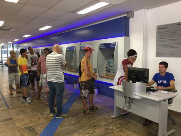 Caixas eletrônicos de agência da Caixa Econômica Federal. (Foto: Divulgação/Agência Brasil)