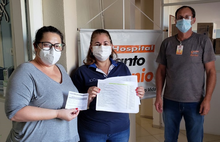 Valores em dinheiro e comprovantes de depósito foram entregues na terça-feira (23/03) (Foto: Divulgação)