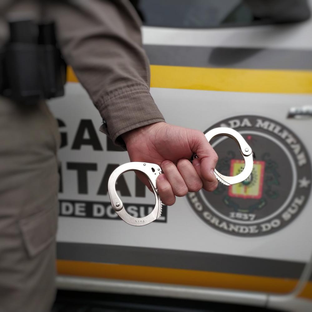 Acusado acabou recolhido ao Presídio Estadual de Iraí depois de cumpridos os procedimentos formais (Foto: Divulgação/BM)
