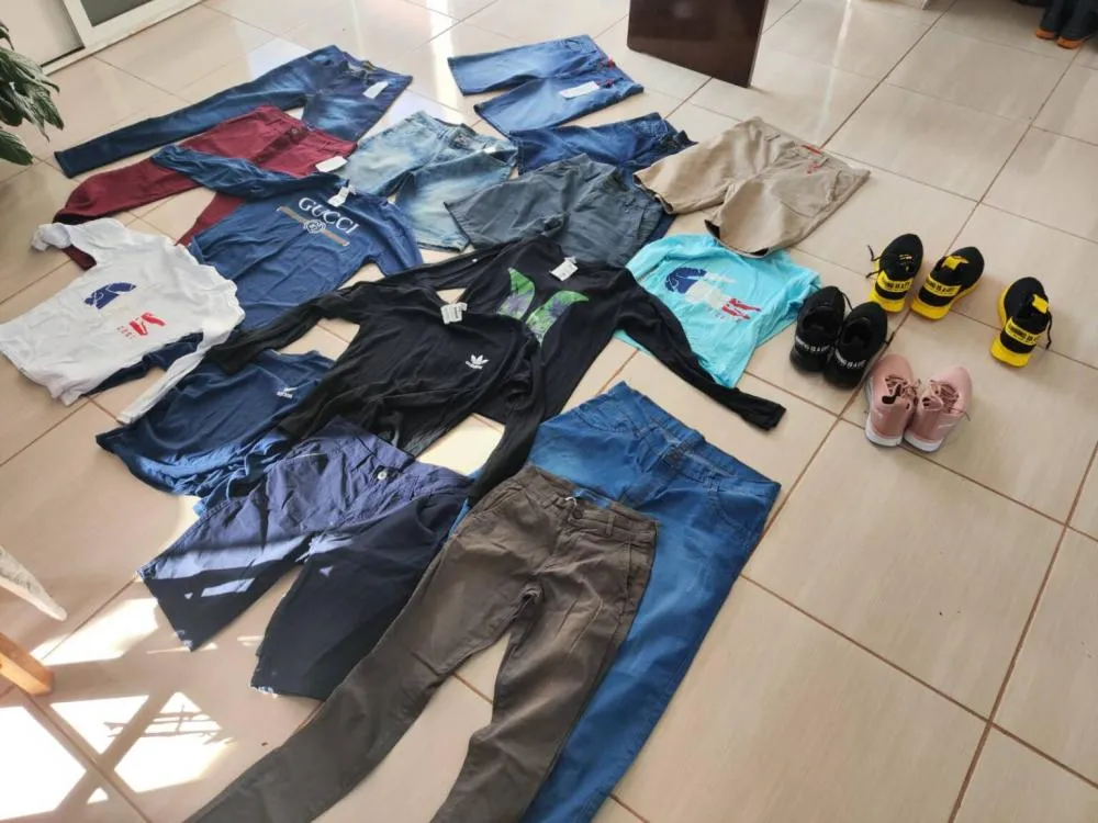 Roupas e Calçados foram furtados em Miraguaí (Foto: Polícia Civil)