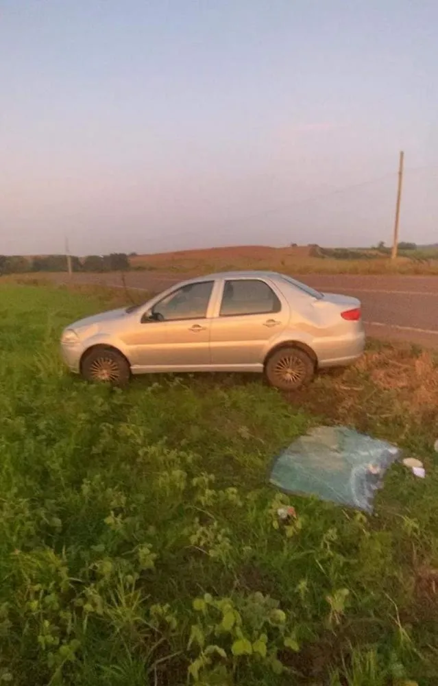 Veículos teve estragos, no entanto, motorista não ficou ferido (Foto: Portela Online/Sandro Medeiros)