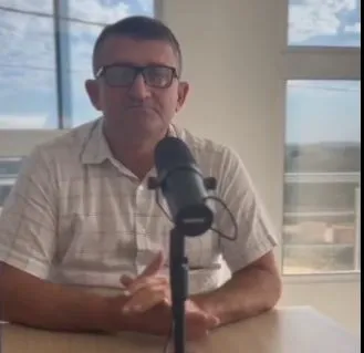 Prefeito disse que seu nome está a disposição, mas que discussões ainda estão ocorrendo (Foto: Reprodução/Rádio Líder)