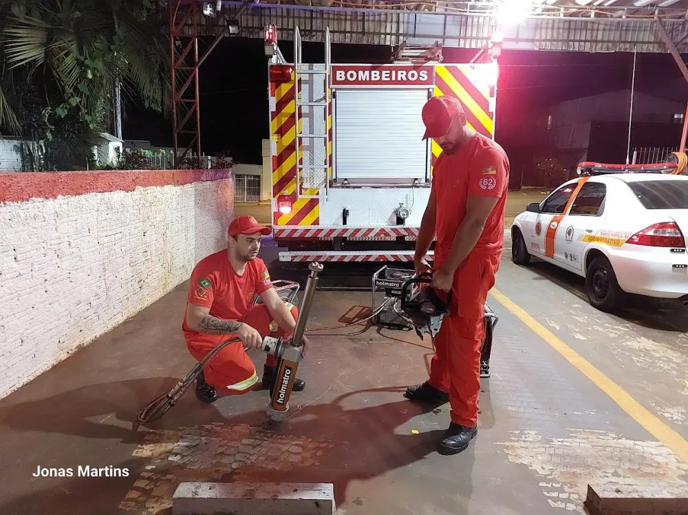 Bombeiros estão completamente equipados para atender a região (Foto: Jonas Martins)