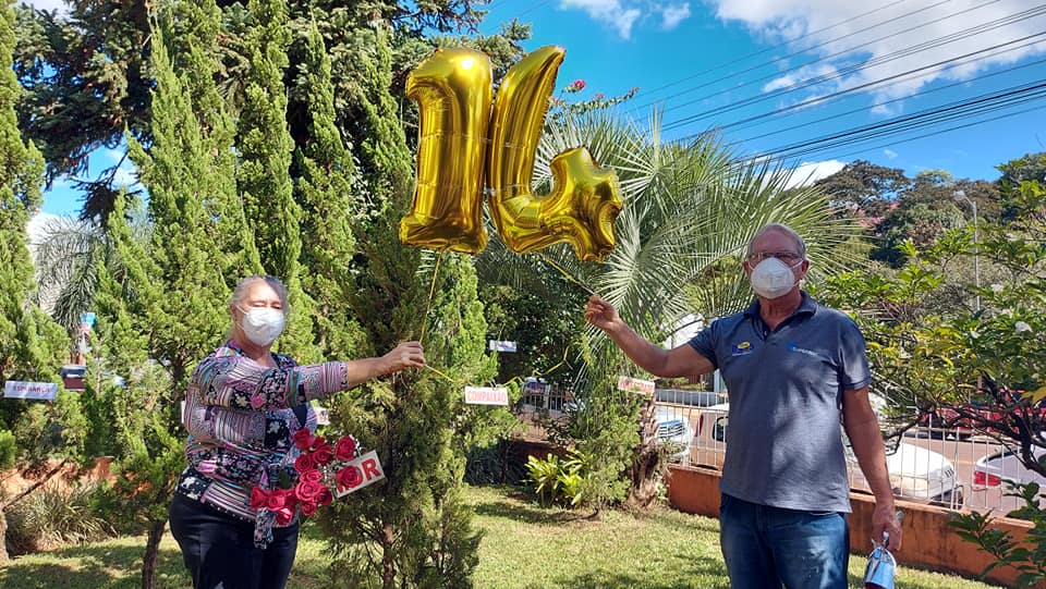 Data sempre é celebrada com o plantio de um cipreste no pátio do CER (Foto: Priscila Goulart)