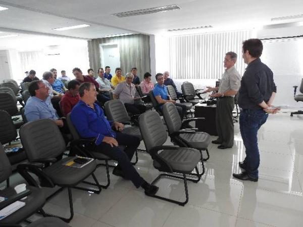 Encontro reuniu diversas autoridades da Região Celeiro em Três Passos (Foto: Divulgação/Amuceleiro)