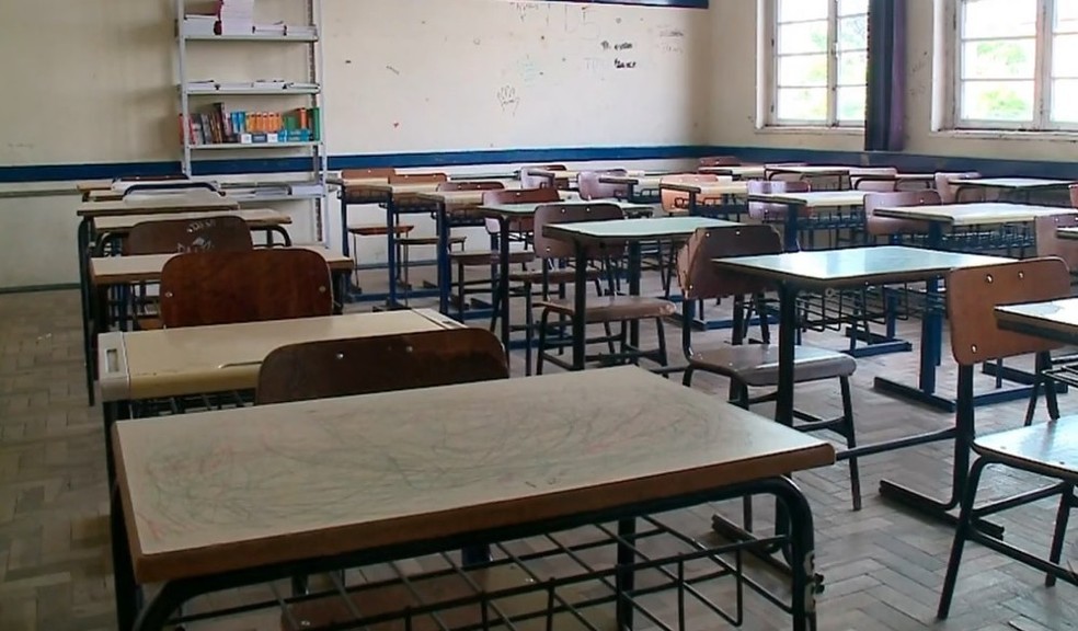 Aulas presenciais suspensas no RS — Foto: Reprodução / RBS TV