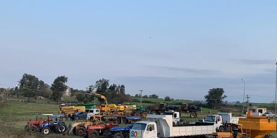 Desde o início da semana, agricultores do RS já estão mobilizados nas estradas para a grande manifestação que ocorre nesta quinta-feira em Porto Alegre (Foto: SOS Agro / Divulgação / CP)