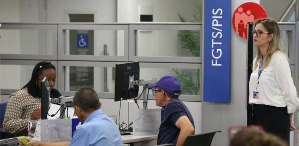 Na segunda etapa, serão disponibilizadas, inicialmente, as cotas dos correntistas da Caixa Econômica Federal e Banco do Brasil. (Foto: Divulgação/Portal Brasil)