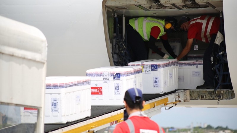 Estado recebeu 12 lotes que totalizam pouco mais de três milhões de vacinas e não há nenhuma retenção de doses (Foto: Luís André/Palácio Piratini)
