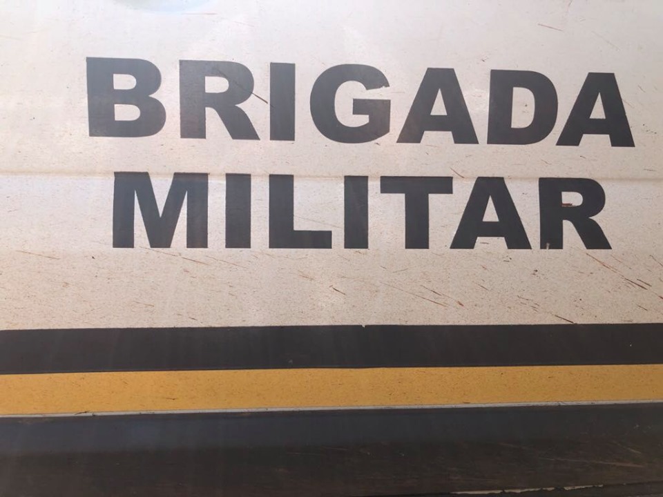 Policiais militares foram alvos de disparos ao chegarem para atender uma ocorrência de acidente de trânsito (Foto: Diones Roberto Becker)