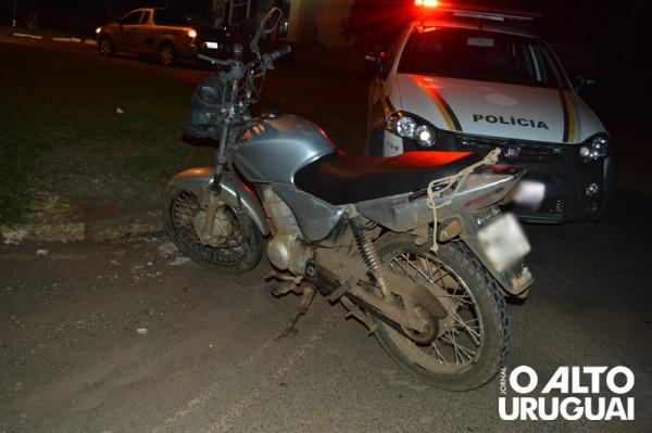 Moto envolvida no acidente possui placas de FW. (Foto: Divulgação/O Alto Uruguai)