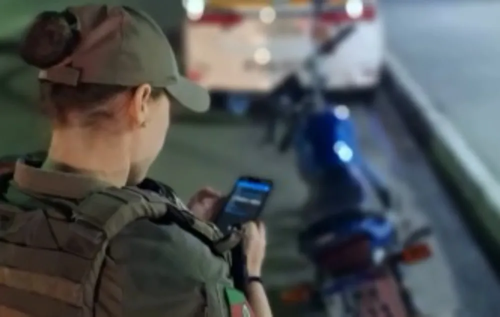 BM busca identificar motociclistas após denúncias de barulho e manobras perigosas durante a madrugada no bairro Planalto, em Santa Rosa. (Foto: Divulgação / Brigada Militar)