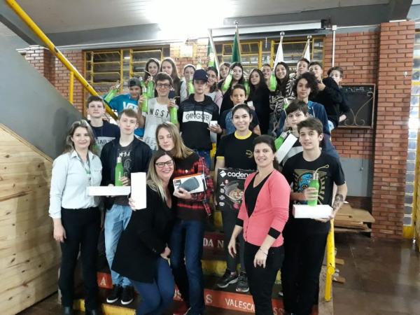 Entrega da premiação ocorreu nesta quinta-feira (Foto: Divulgação/Sicredi Celeiro)