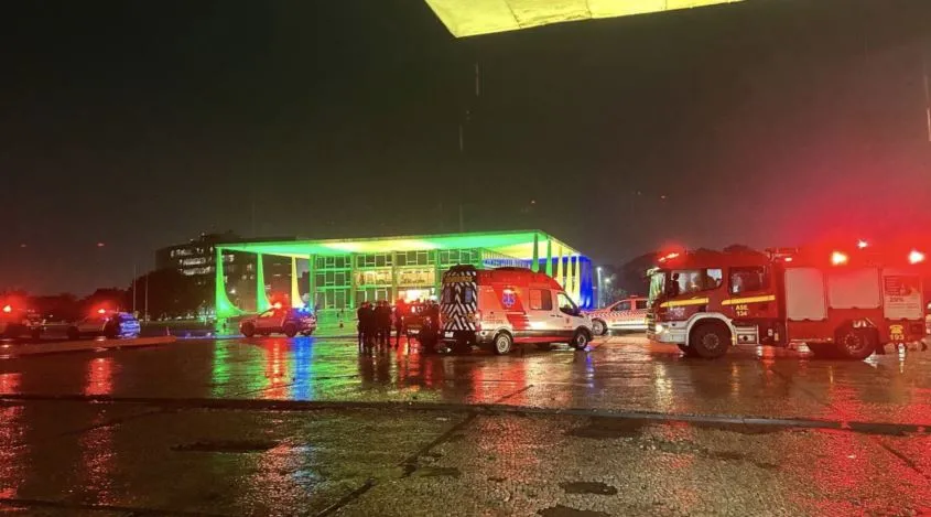 Praça dos Três Poderes foi interditada após o episódio. (Foto: Reprodução / Poder 360)