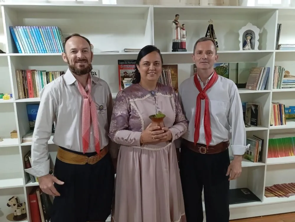 Foto: Régis Carniel (vive-coordenador), Sandra Germano (coordenadora), Giovani Diemer (conselheiro do MTG)