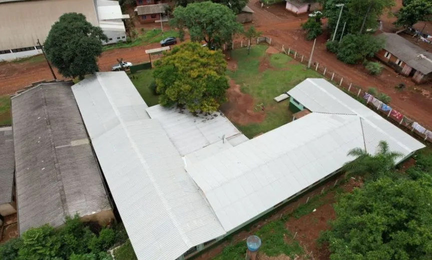 Reforma no telhado da EEIEF Marechal Cândido Rondon, em São Valério do Sul. (Foto: Tupac Amaru Casarotti Cardoso/SOP)