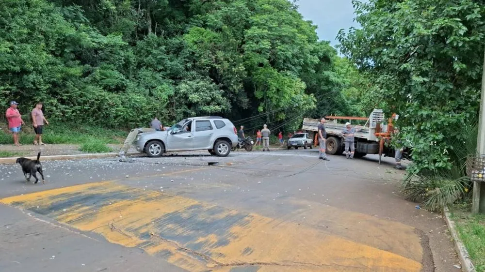 Acidente ocorreu em Ijuí na manhã de hoje (Foto: Grupo Caçadores de Notícias Ijuí)