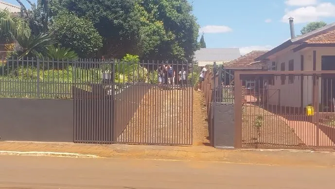 Crédito Fotos - Observador Regional - Ao fundo telhado do galpão onde ocorreu o fato.