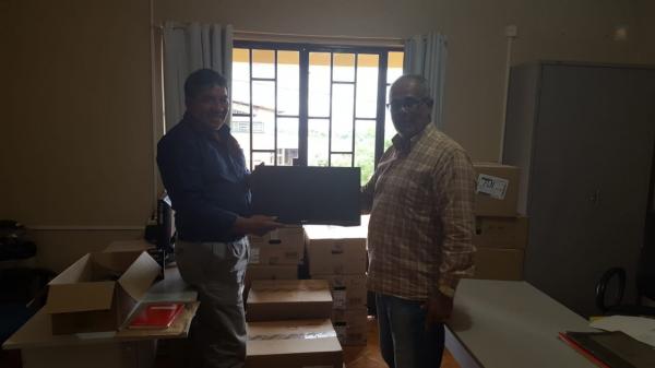 Entrega foi feito diretamente para o Cacique Carlinhos Alfaiate (Foto: Divulgação)