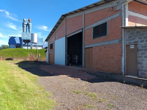 Prédio disponível para empresas está situado no Distrito Industrial, às margens da RSC 163 (Foto: Divulgação/ASCOM Vista Gaúcha)