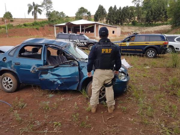 Vítima fatal não estaria usando o cinto de segurança no momento do acidente (Foto: Divulgação/PRF)