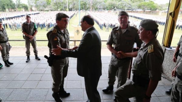 Apresentação dos futuros soldados na Academia de Polícia Militar (Foto: Dani Barcellos)