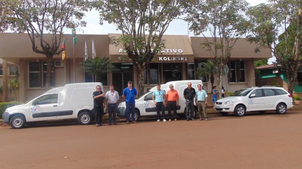 Entrega das duas Fiat Fiorino e da Fiat Pálio Weekend (Foto: Divulgação/ASCOM Redentora)