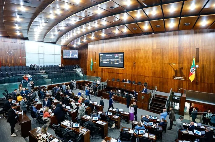 Iniciativa recebeu 44 votos favoráveis e um contrário na sessão desta terça-feira. (Foto: Fernando Gomes / Assembleia Legislativa / Divulgação)