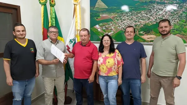 Reunião entre representantes do Executivo e Legislativo (Foto: Divulgação | PM Coronel Bicaco)