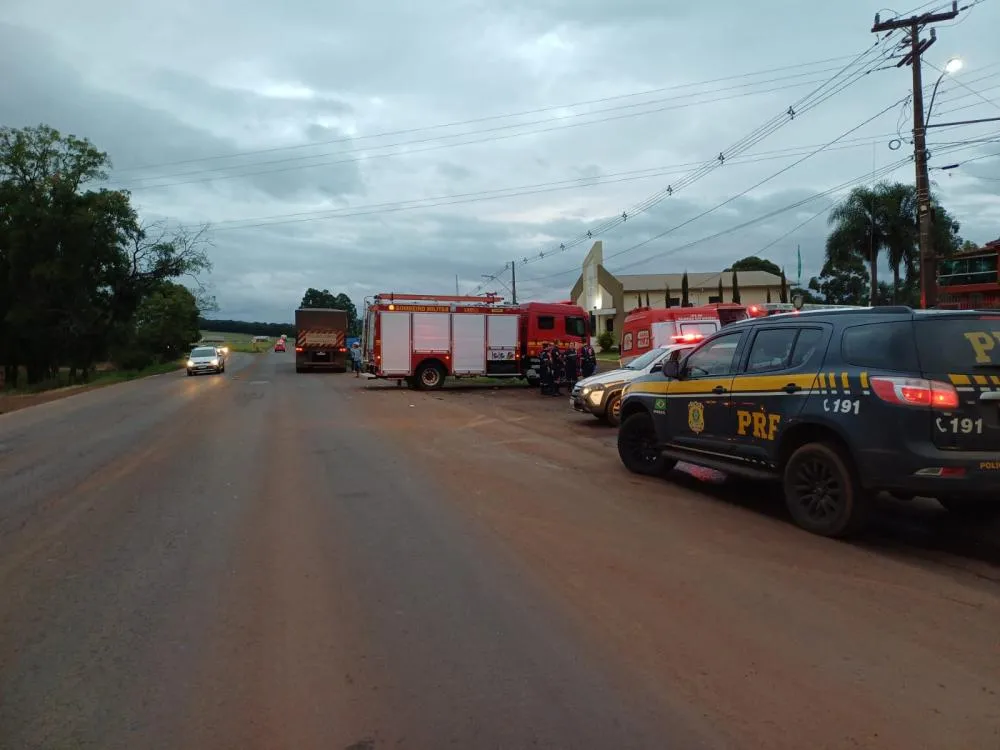 Vítima de 33 anos era passageira no automóvel e faleceu no local (Foto: Divulgação | PRF)