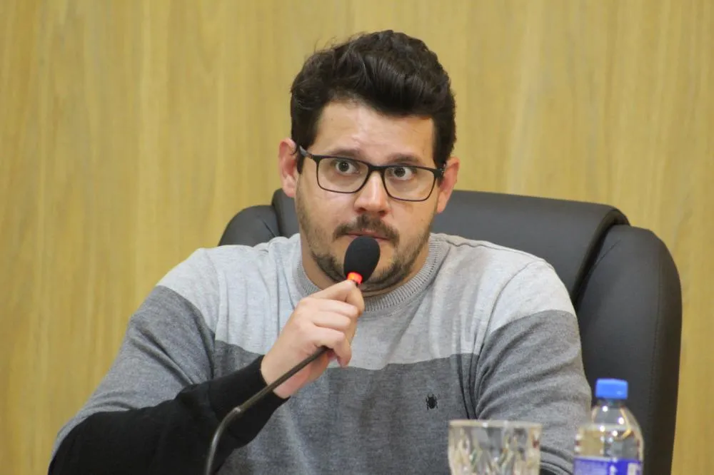 Vereador Felipe Kronbauer afirmou que identificou cinco pontos críticos em um trecho de três quilômetros de extensão (Foto: Diones Roberto Becker)