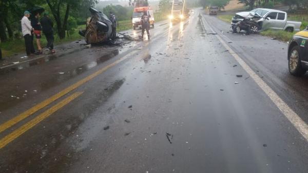 Acidente de trânsito ocorreu na madrugada deste sábado (Foto: Divulgação/PRF)