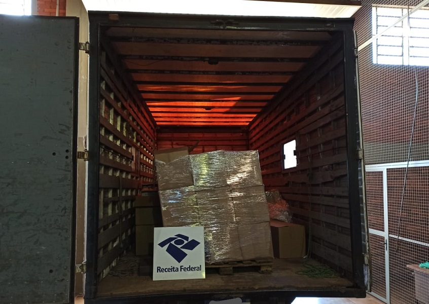 Mercadoria era transportada em um caminhão abordado no posto fiscal na BR 386 (Foto: Divulgação/Receita Federal)