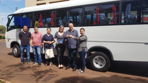Entrega do veículo aconteceu na manhã desta segunda-feira (Foto: Divulgação/ASCOM Tenente Portela)