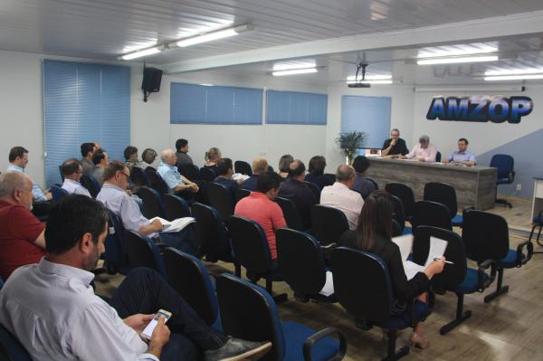 Encontro realizado na tarde desta terça-feira, em Seberi (Foto: Divulgação/AMZOP)