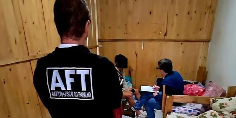 Fiscalização afasta 12 adolescentes em situação de trabalho infantil de centro de formação de futebol. (Foto: MPT/ Divulgação/ CP)