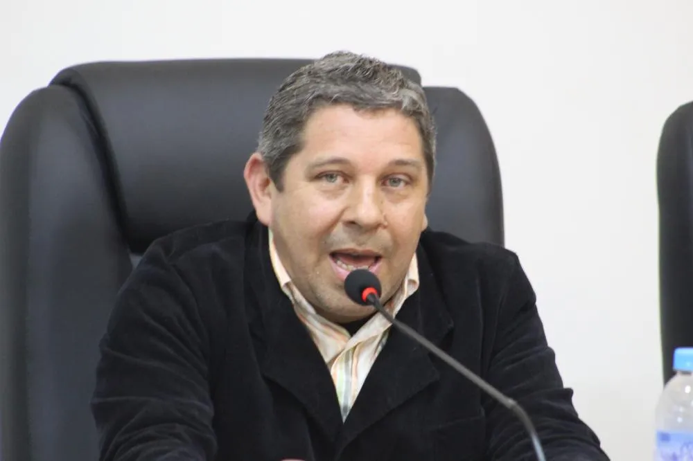 Em plenário, o vereador Claudiomiro Albuquerque revelou que foi procurado por moradores que relataram o problema (Foto: Diones Roberto Becker)