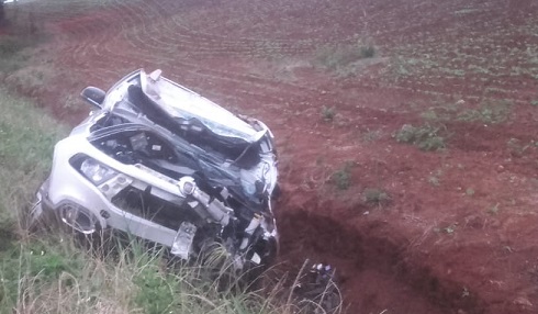 Fiat Toro envolvida na colisão contra a Honda CG (Foto: Reprodução/Caçadores de Notícias)