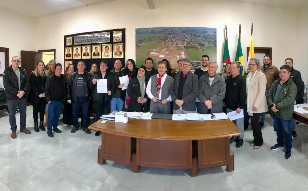 Entrega do ofício confirmando a emenda parlamentar ocorreu no mês passado (Divulgação | ASCOM Coronel Bicaco)