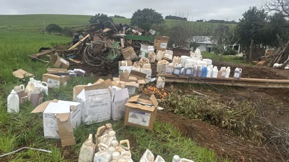 Produtos estavam escondidos em um tanque de combustível desativado e enterrado (Foto: Divulgação | SEAPI)