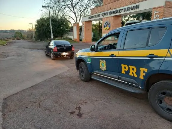 Motorista foi autuado por dirigir sob a influência de álcool, infração que prevê multa de R$ 2.934,70 e suspensão do direito de dirigir (Foto: Divulgação | PRF)