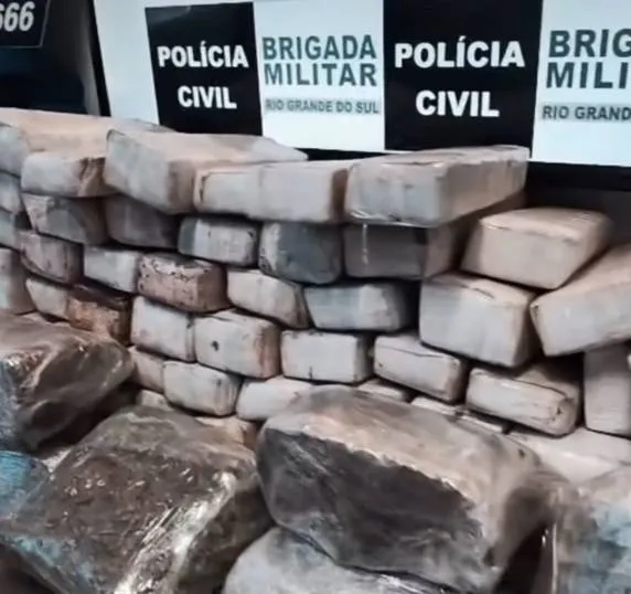 Entorpecentes encontrados na garagem alugada foram encaminhados à Delegacia de Polícia Civil (Foto: Divulgação | BM)